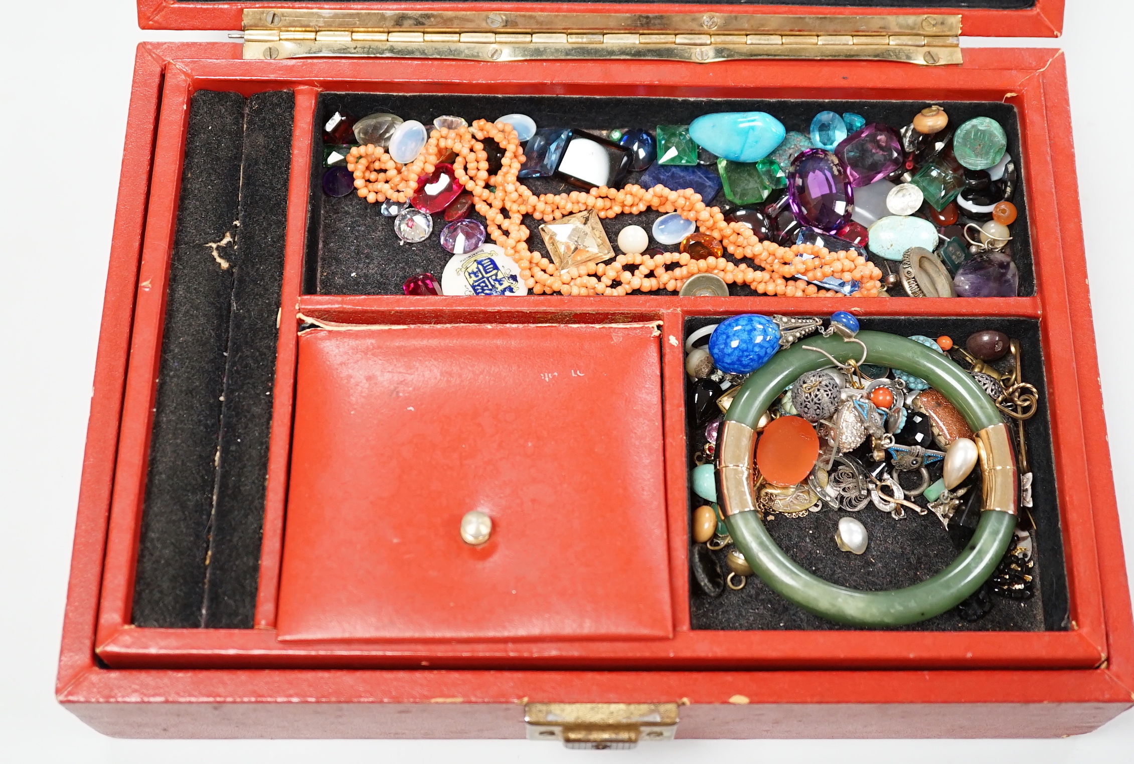 A box of assorted jewellery including loose stones, coral necklace, 9ct gold ring, a turquoise and seed pearl set yellow metal pendant, watch keys, cufflinks, costume jewellery etc.